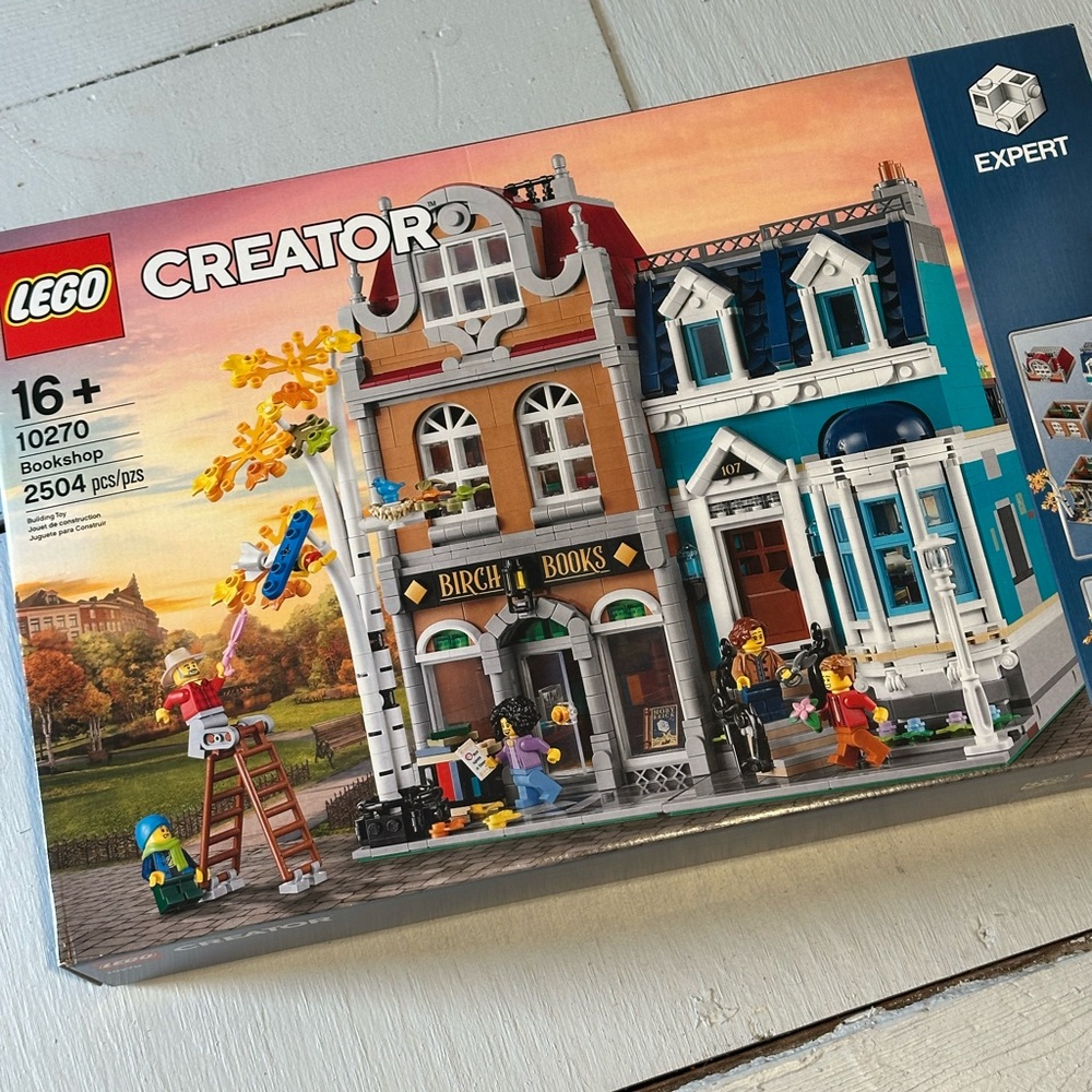 LEGO Creator Birch Books Bookshop & Blue Facade Building Set